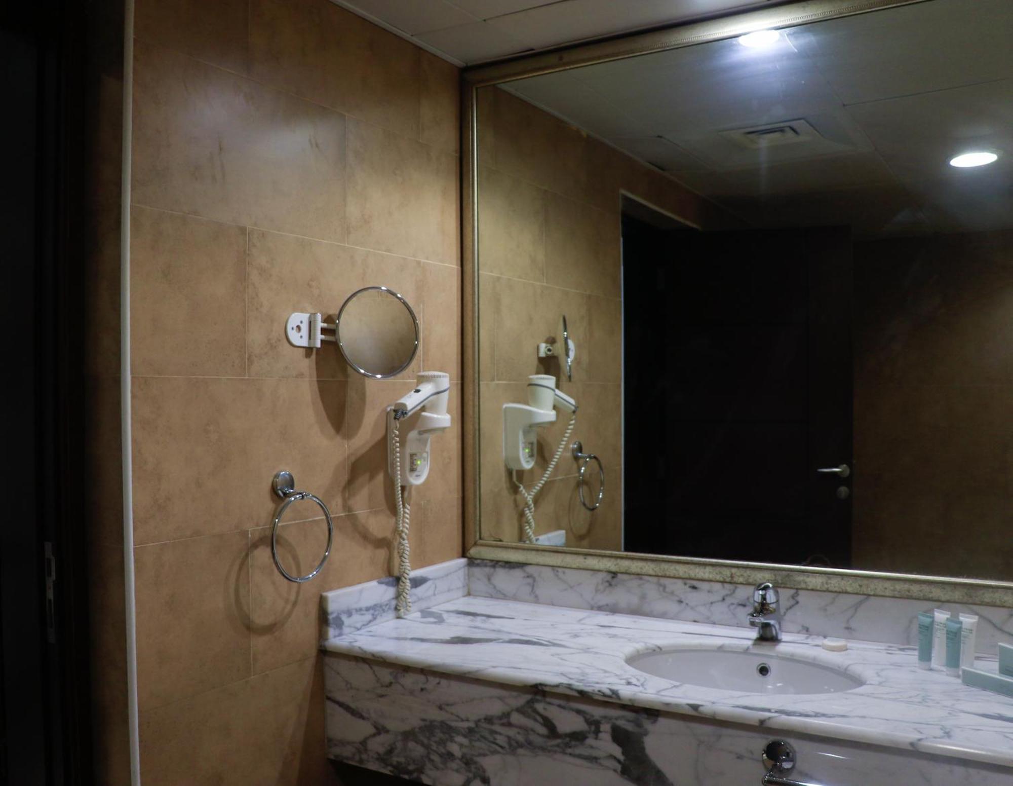 Ramada By Wyndham Doha Old Town Hotel Bilik gambar